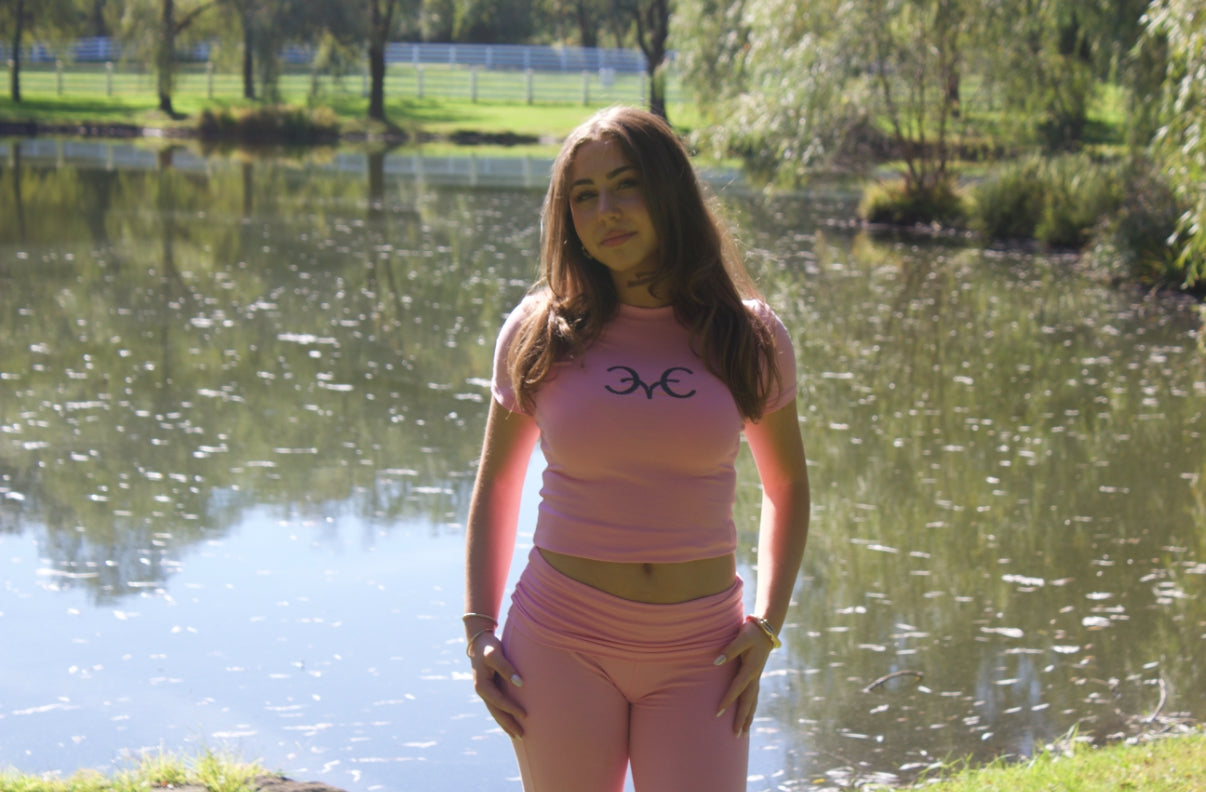 Mia Tee